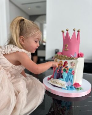 Jessica Thivenin Instagram - 2 ans aujourd’hui joyeux anniversaire à notre princesse Leewane 👑💕