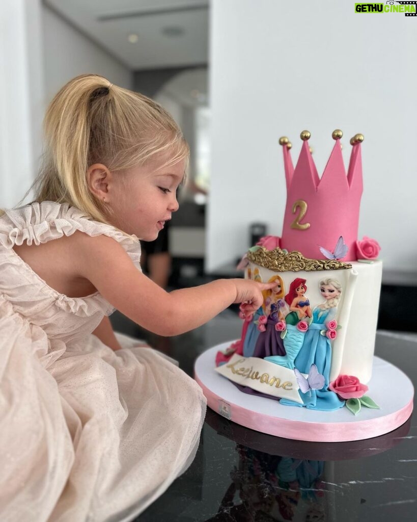 Jessica Thivenin Instagram - 2 ans aujourd’hui joyeux anniversaire à notre princesse Leewane 👑💕
