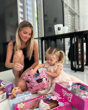 Jessica Thivenin Instagram - 2 ans aujourd’hui joyeux anniversaire à notre princesse Leewane 👑💕