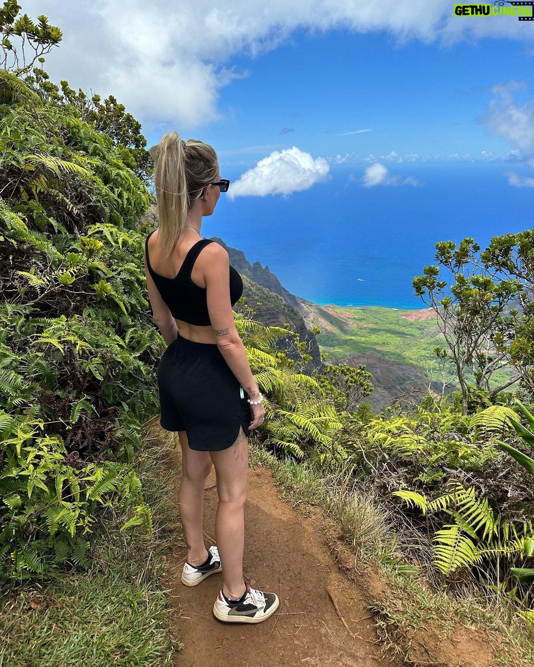 Jessica Thivenin Instagram - K A U A I 🌴 vraiment une île incroyable qu’on a pu faire en long, en large et en travers. Kauai,Hawai