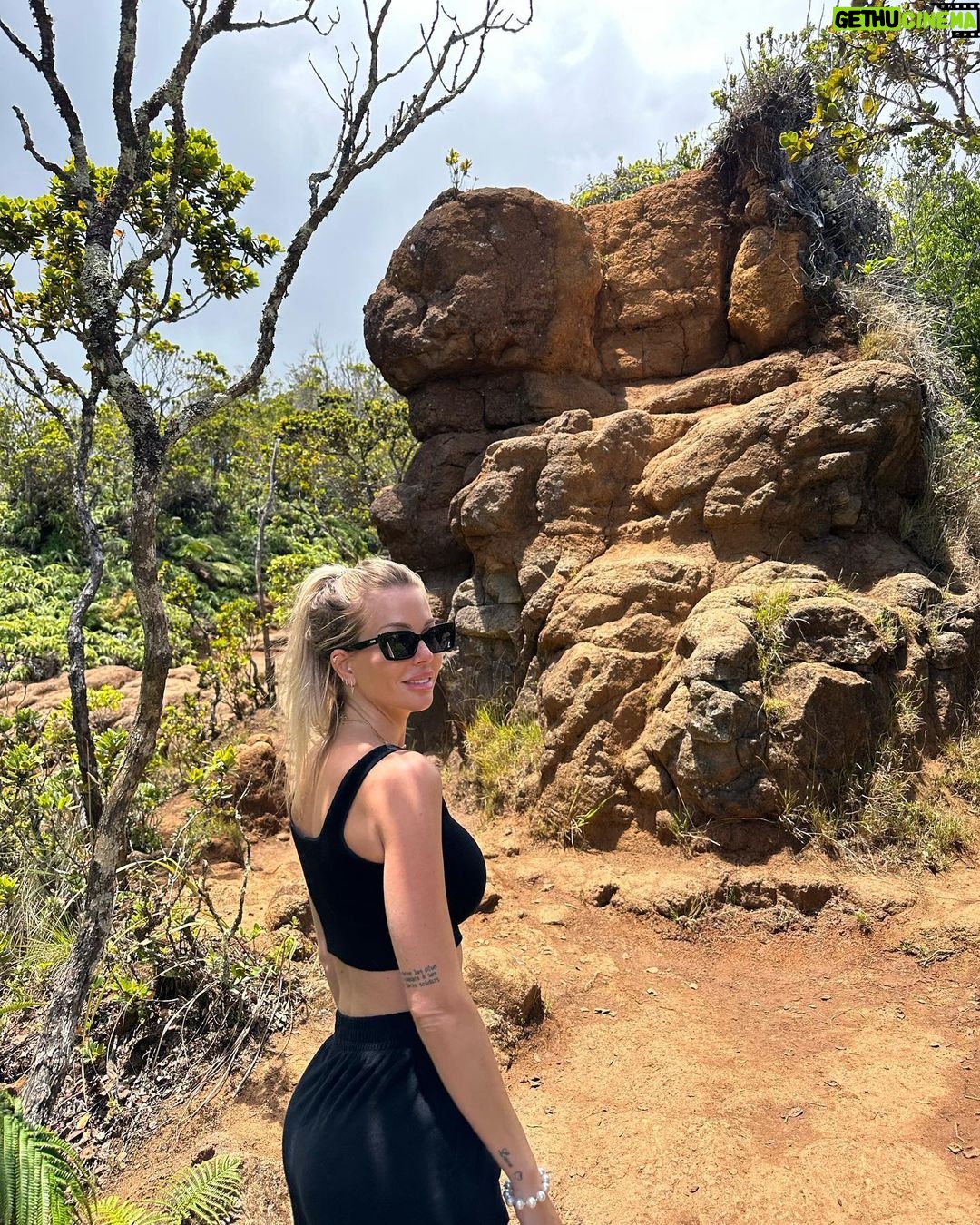 Jessica Thivenin Instagram - K A U A I 🌴 vraiment une île incroyable qu’on a pu faire en long, en large et en travers. Kauai,Hawai