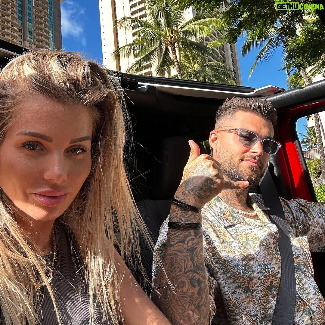 Jessica Thivenin Instagram - H A W A Ï 🌺 Oahu• Oahu Island, Hawaii