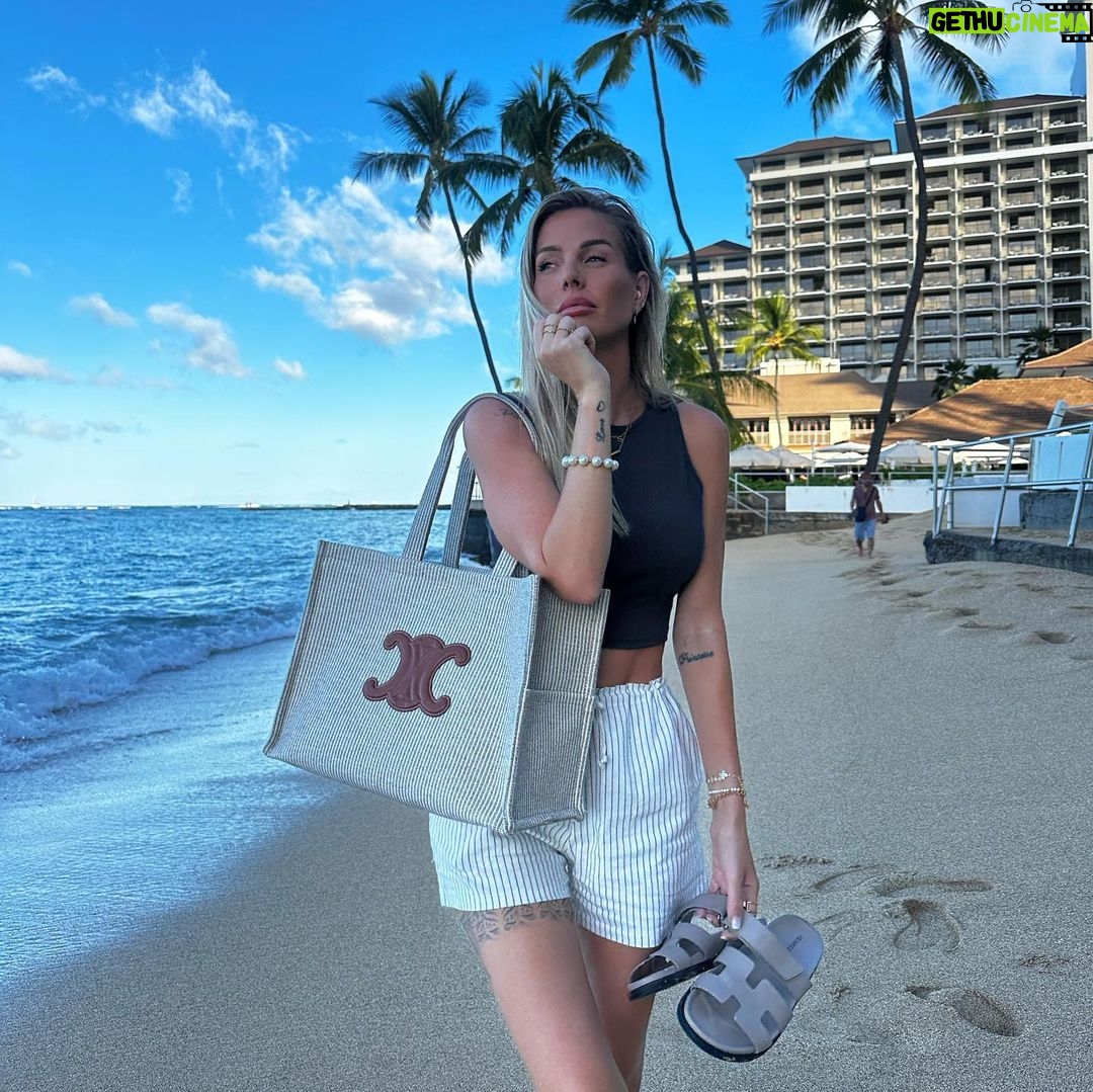 Jessica Thivenin Instagram - H A W A Ï 🌺 Oahu• Oahu Island, Hawaii