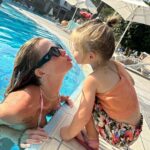 Jessica Thivenin Instagram - Turquie 🇹🇷 fini ♥️ Nous avons encore une fois, passé d’incroyables vacances en famille! Je suis tellement heureuse et éternellement reconnaissante de pouvoir voyager faire profiter nos enfants, nous créer des souvenirs inoubliables ! Enfin plus pour nous que pour eux 🤣 c’est horrible de ce dire qu’il se rappelleront pas🤣 mais nous oui pour toujours ! Resort : @rixossungate #collaborationcommerciale Rixos Sungate Resort - Antalya, Turkey