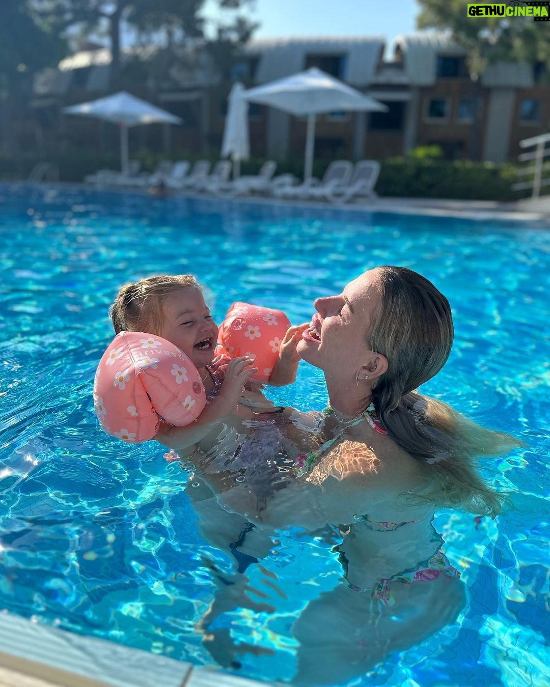 Jessica Thivenin Instagram - On est bien arrivés au @rixossungate Les enfants sont au paradis ♥️🥹 #collaborationcommerciale Rixos Sungate Resort - Antalya, Turkey