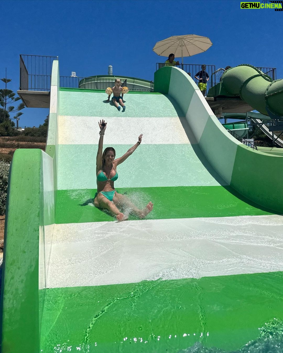 Jessica Thivenin Instagram - Nos vacances à Minorque se termine elles étaient incroyable 🥹 les voir aussi heureux je suis comblée ❤️🍀