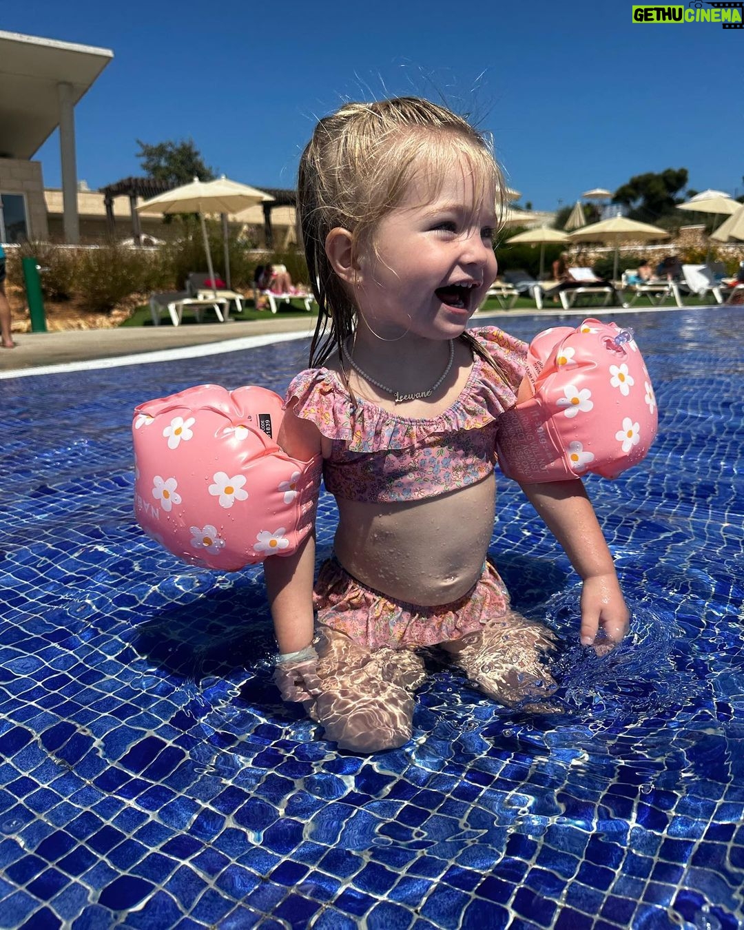 Jessica Thivenin Instagram - Nos vacances à Minorque se termine elles étaient incroyable 🥹 les voir aussi heureux je suis comblée ❤️🍀