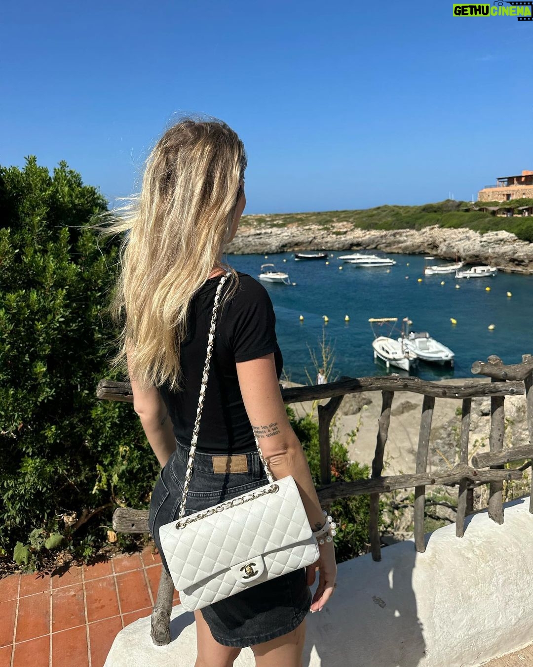 Jessica Thivenin Instagram - Nos vacances à Minorque se termine elles étaient incroyable 🥹 les voir aussi heureux je suis comblée ❤️🍀