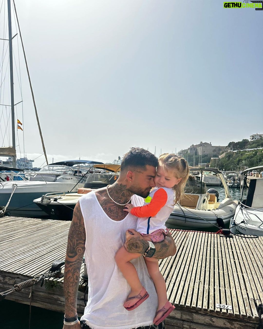 Jessica Thivenin Instagram - Minorque 🇪🇸♥️ en famille on s’éclate, je suis tellement reconnaissante, qu’on puisse vivre tout ça, et aucun regret sur la destination qu’on a choisis qui est juste magnifique 🥹 GRATEFUL 🍀 Menorca - Islas Baleares - Spain