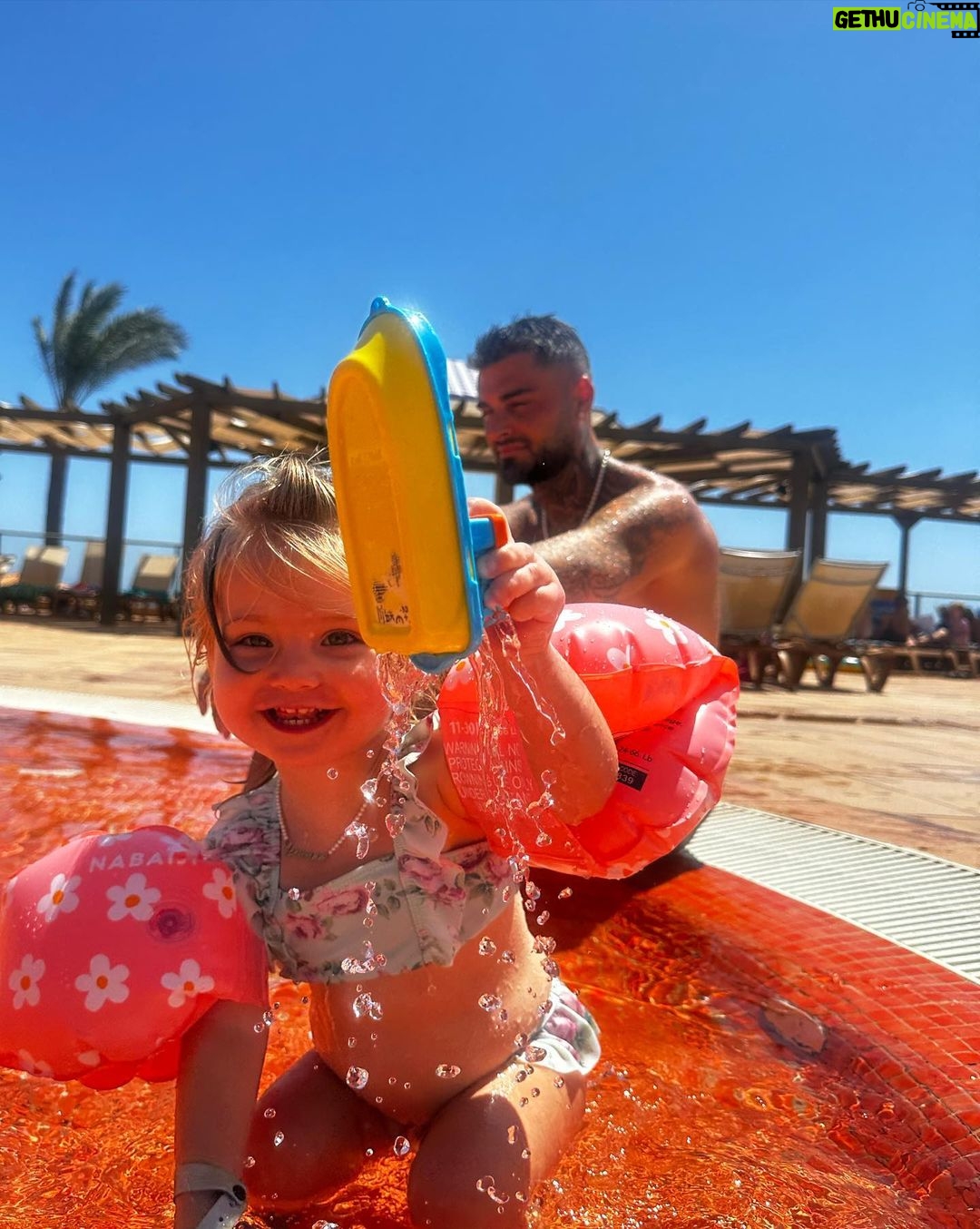 Jessica Thivenin Instagram - Minorque 🇪🇸♥️ en famille on s’éclate, je suis tellement reconnaissante, qu’on puisse vivre tout ça, et aucun regret sur la destination qu’on a choisis qui est juste magnifique 🥹 GRATEFUL 🍀 Menorca - Islas Baleares - Spain