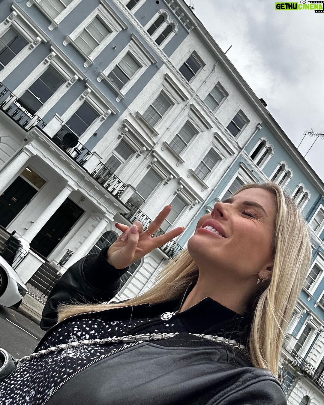 Jessica Thivenin Instagram - Une vraie touriste 🇬🇧♥️