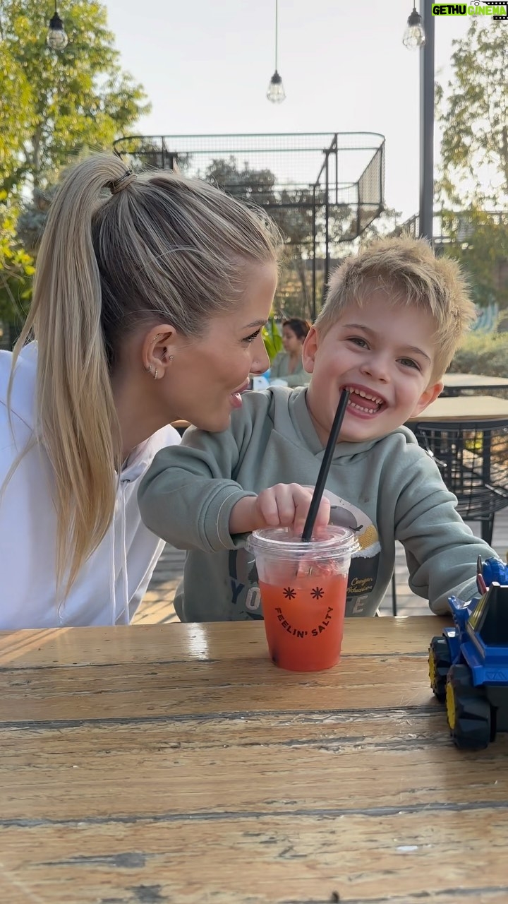 Jessica Thivenin Instagram - Mon fils , mon héros ♥️