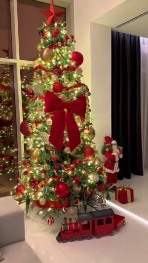 Jessica Thivenin Instagram - Notre déco de Noël 2022 🎄🎅🏼, vous en pensez quoi? ♥️✨