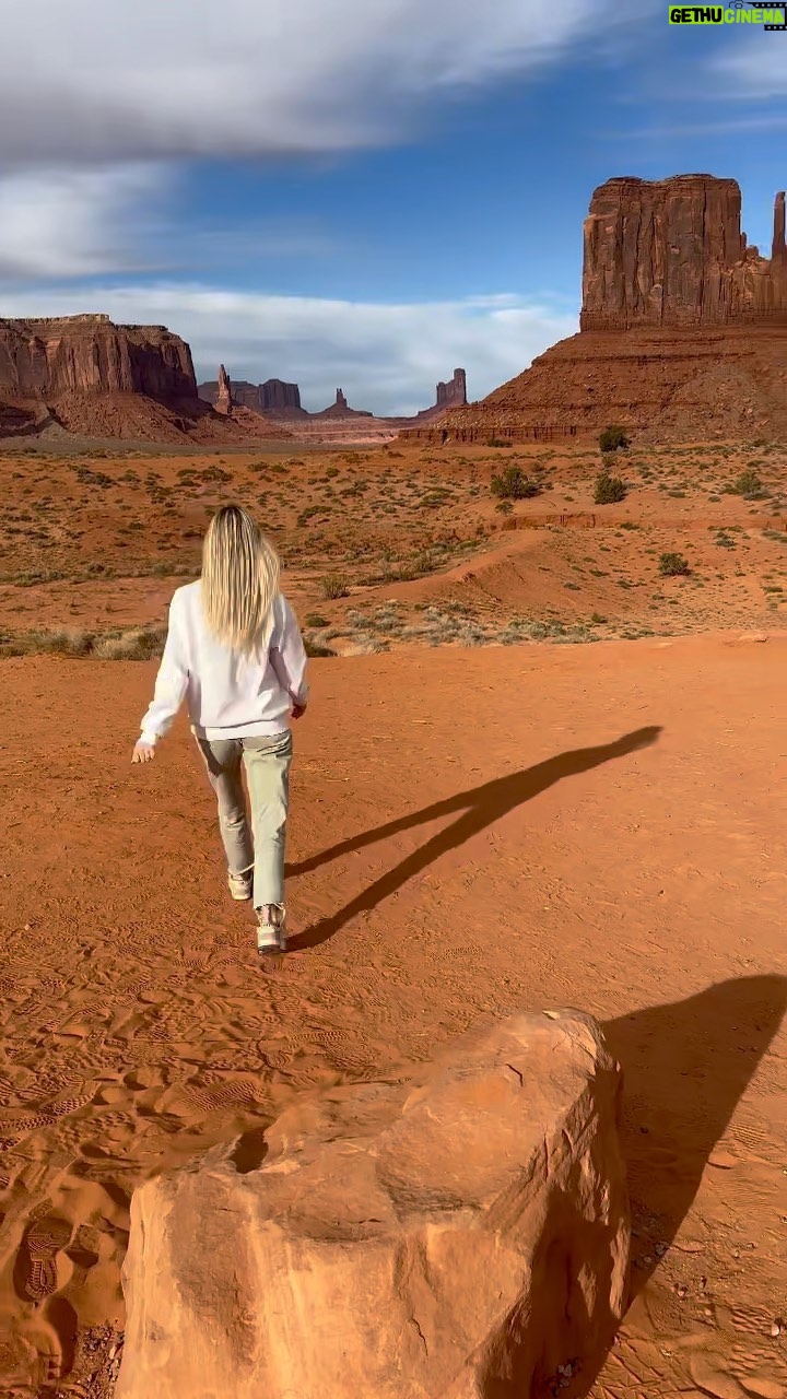 Jessica Thivenin Instagram - Coup de cœur pour le paysage de Monument Valley ♥️✨ pour moi le plus beau même si les autres Parks étaient incroyables aussi ♥️