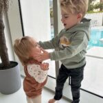 Jessica Thivenin Instagram - Mes petits chats ils me manquent trop ♥️ #sponsorisé Aujourd'hui commence l’opération "LES JOURNÉES SERGENT MAJOR" effective du 26 octobre 2022 au 6 novembre 2022 avec une réduction exceptionnelle allant jusqu'à -40% sur une sélection de pièces de la nouvelle collection incluant également une sélection de vestes et manteaux + l'univers nuit 🛑 -10% de réduction supplémentaire avec le CODE PROMO: JESSICATHI10 cumulables avec les réductions JSM en cours sur le site ! ⚠️ A noter : Code valable jusqu'au 31/03/23 sur le site web ET EN BOUTIQUE. pour la France + Luxembourg + Belgique Code : JESSICATHI10 @sergent_major_officiel