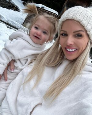 Jessica Thivenin Instagram - Mon mini moi ❄️ 

Vous préférez 1,2,3,4 ou 5?