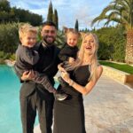 Jessica Thivenin Instagram - Nous vous souhaitons une très bonne année 2023, pleine de bonheur , d’amour de joie mais surtout le plus important, la santé à vous tous ♥️ prenez soin de vous, de vos familles, vivez chaque instant pleinement, restez positifs, soyez ambitieux . On vous aime et bien sûr RDV sur nos snap respectifs, pour partager cette nouvelle année tous ensemble. On vous aime la famille Garcia ♥️🙏🏻🍀🧿