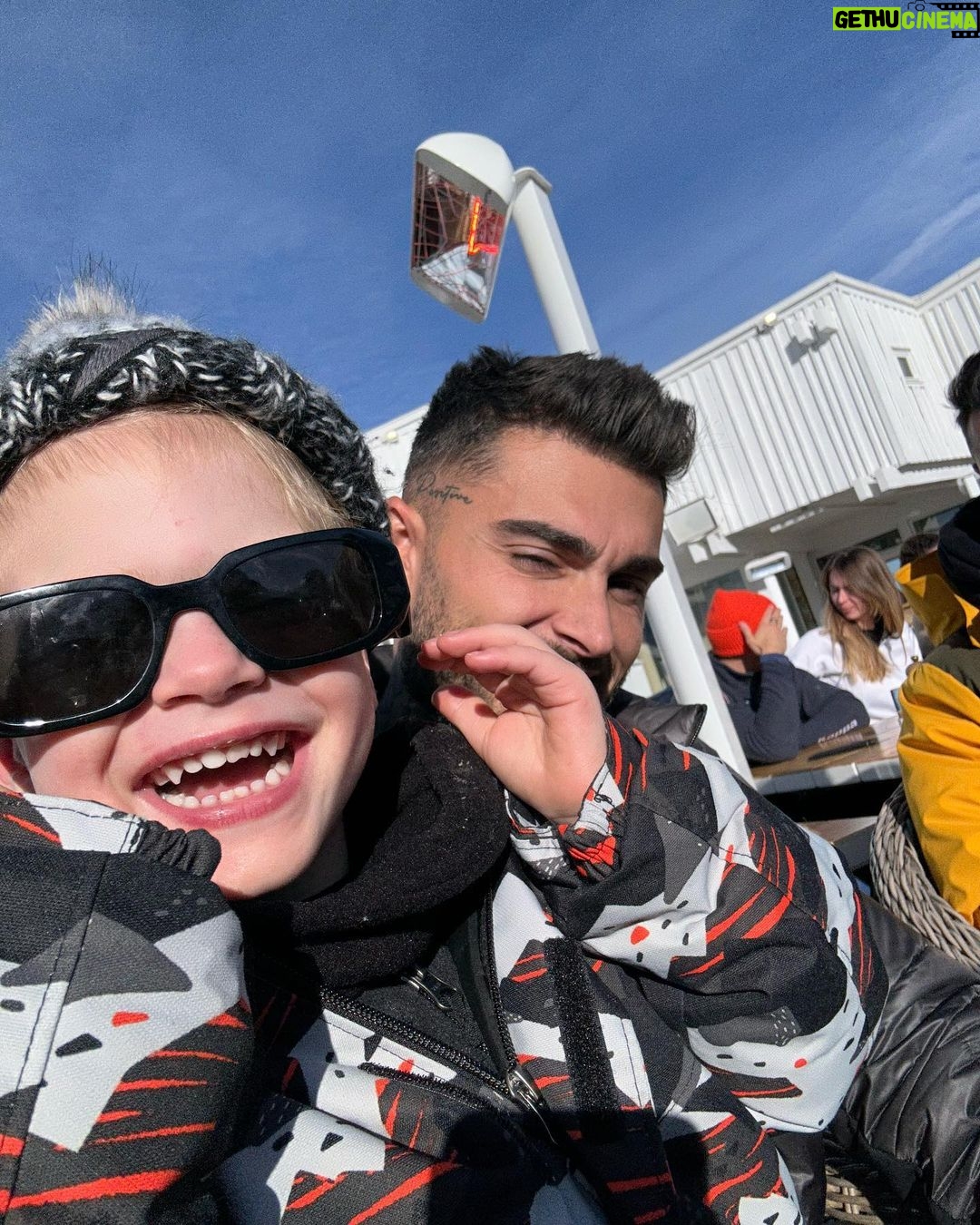 Jessica Thivenin Instagram - Nos première vacances au ski en famille ! ❄️Faire découvrir la neige aux enfants c’était incroyable ♥️