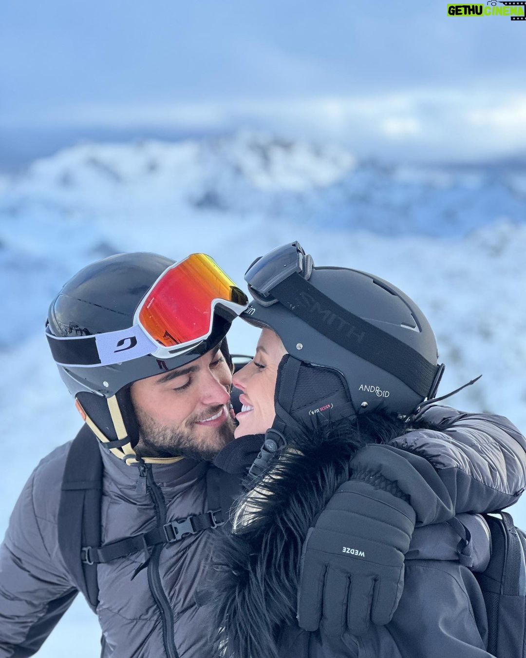 Jessica Thivenin Instagram - Notre première fois au ski en amoureux ❄️