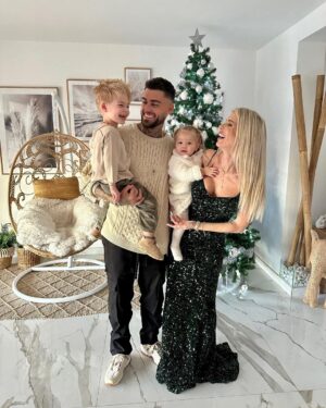 Jessica Thivenin Instagram - Bon réveillon à tous ! Profitez de vos familles et de vos proches ♥️ on vous aime ! La famille Garcia .