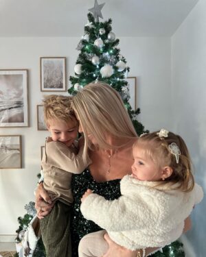 Jessica Thivenin Instagram - Bon réveillon à tous ! Profitez de vos familles et de vos proches ♥️ on vous aime ! La famille Garcia .