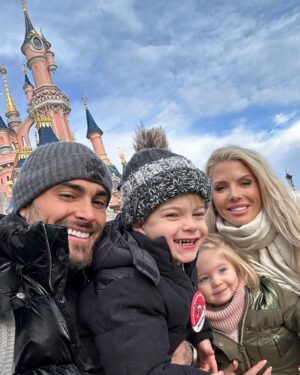 Jessica Thivenin Instagram - Notre petit séjour en famille, dans le monde féerique et merveilleux de Disneyland, quel bonheur indescriptible ♥️