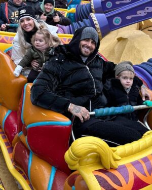 Jessica Thivenin Instagram - Notre petit séjour en famille, dans le monde féerique et merveilleux de Disneyland, quel bonheur indescriptible ♥️