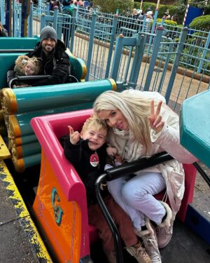 Jessica Thivenin Instagram - Notre petit séjour en famille, dans le monde féerique et merveilleux de Disneyland, quel bonheur indescriptible ♥️