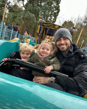 Jessica Thivenin Instagram - Notre petit séjour en famille, dans le monde féerique et merveilleux de Disneyland, quel bonheur indescriptible ♥️