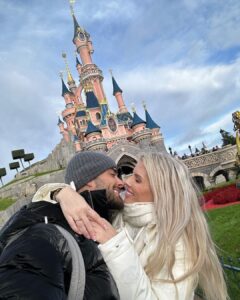 Jessica Thivenin Instagram - Notre petit séjour en famille, dans le monde féerique et merveilleux de Disneyland, quel bonheur indescriptible ♥️