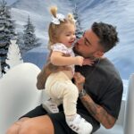 Jessica Thivenin Instagram - Aujourd’hui c’était la journée de Noël a la nursery🎅🏼🎄 , la première pour Leewane, on c’est régalé. Maylone a demandé au papa Noël ce qu’il voulait, et devinez ce que c’est ! 😂
