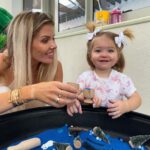 Jessica Thivenin Instagram - Aujourd’hui c’était la journée de Noël a la nursery🎅🏼🎄 , la première pour Leewane, on c’est régalé. Maylone a demandé au papa Noël ce qu’il voulait, et devinez ce que c’est ! 😂
