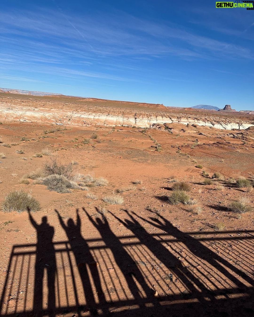Jessica Thivenin Instagram - Lake Powell, on en prend plein la vue ♥️ Lake Powell, Utah