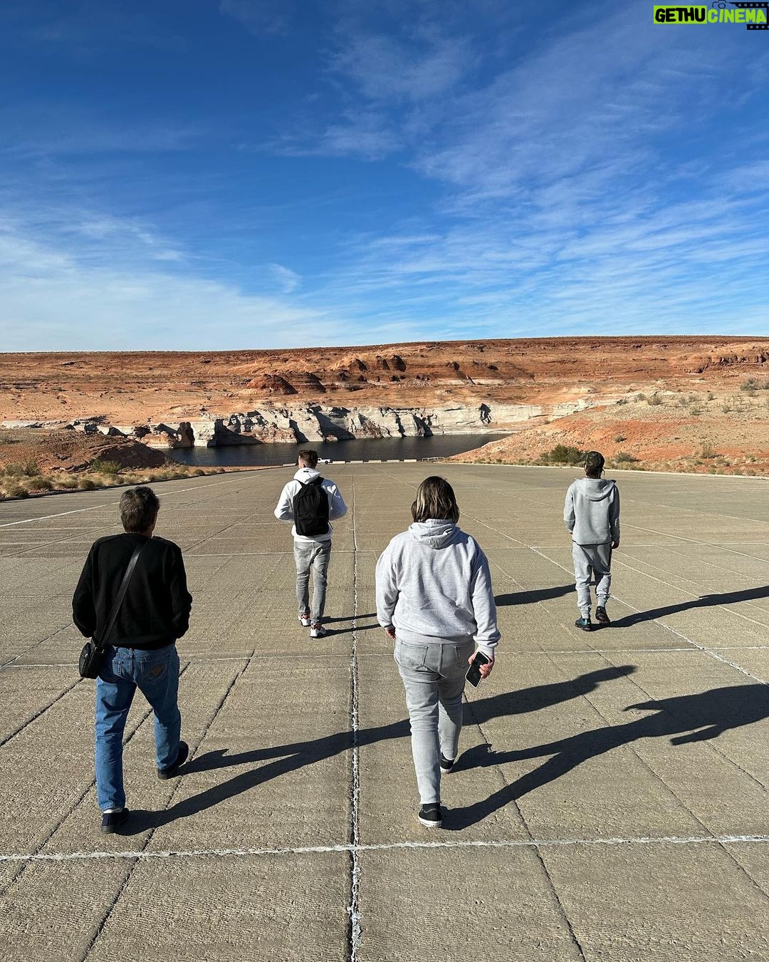 Jessica Thivenin Instagram - Lake Powell, on en prend plein la vue ♥️ Lake Powell, Utah