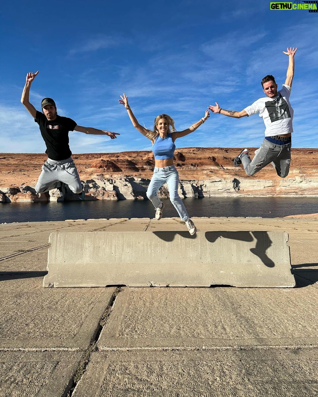 Jessica Thivenin Instagram - Lake Powell, on en prend plein la vue ♥️ Lake Powell, Utah