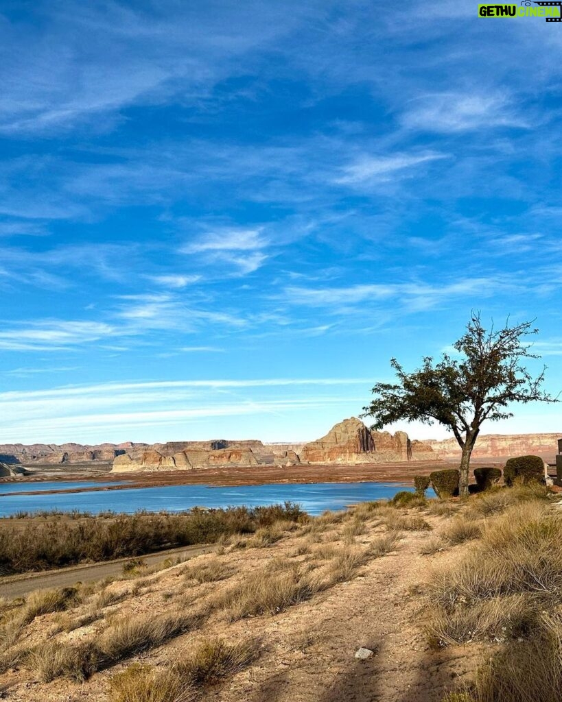 Jessica Thivenin Instagram - Lake Powell, on en prend plein la vue ♥️ Lake Powell, Utah