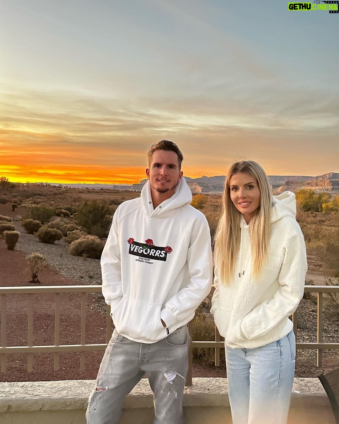 Jessica Thivenin Instagram - Lake Powell, on en prend plein la vue ♥️ Lake Powell, Utah