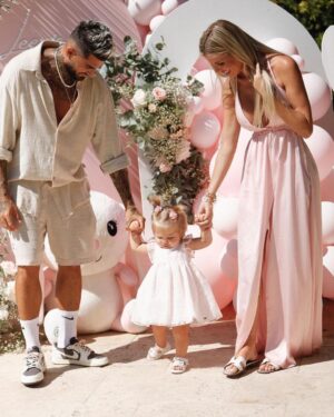 Jessica Thivenin Instagram - Joyeux anniversaire ma princesse pour tes 1 an et merci à tous les invités 💗 journée mémorable 💗 
Merci du fond du cœur à tous les prestataires qui on fait de cette journée un rêve 💗 
@yoursmilevents 
📸 @fannie_gortazar
