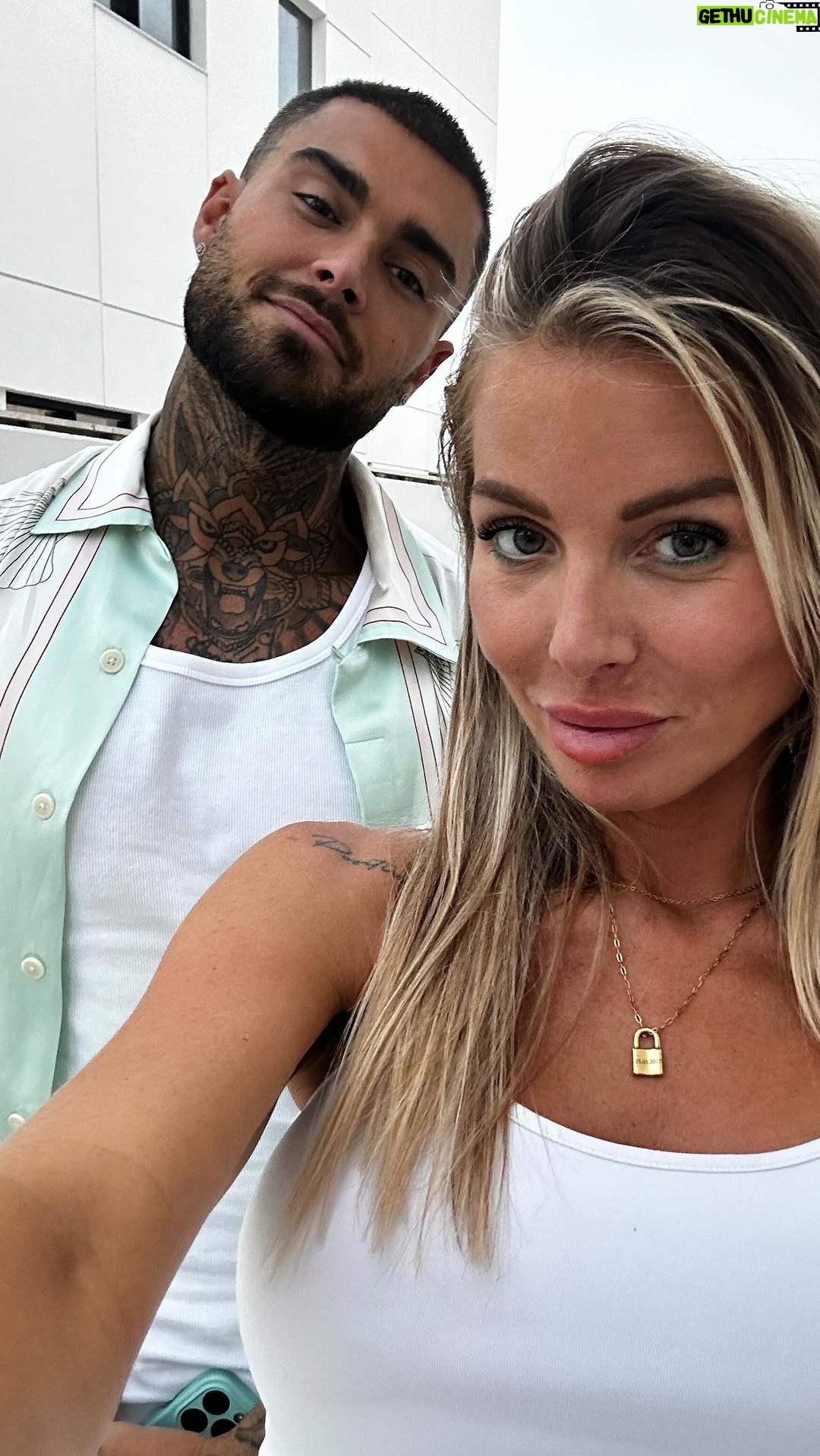 Jessica Thivenin Instagram - Et vous ? C’est comment ? 🤣🙏🏻