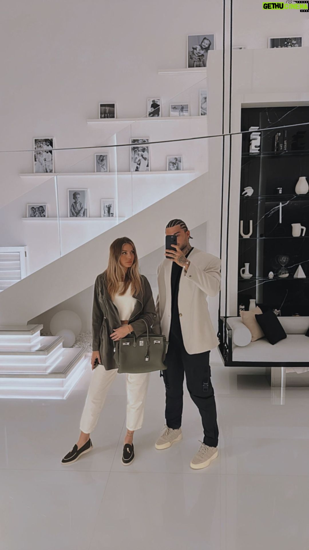 Jessica Thivenin Instagram - La trend est bien respectée.