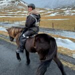 Jessica Thivenin Instagram - Balade à cheval, 📍cascade de Írárfoss Encore une journée magnifique, L’Islande rentre officiellement dans mon top 5 des voyages préférés, la glace, la nature ,le sable noir, les montagnes… paysage à couper le souffle ! Quel est ton plus beaux voyage ? À la base, nous voulions partir au Costa Rica mais @tourlane nous a conseillé de partir plutôt direction l’Islande car en cette saison, le pays est magnifique. Nous avons bien fait de leur faire confiance et nous avons aucun regret sur cette destination où on en prend plein les yeux chaque jour. Je remercie @tourlane pour leur professionnalisme et leurs conseils! si vous avez besoin de vous organiser un voyage, peu importe la destination, je vous recommande vivement de passer par leurs spécialistes de voyage personnalisés. Vous avez un devis gratuit et avec mon code promo: JESSTHIB200, vous bénéficiez de -200 € sur votre voyage. Collaboration commerciale