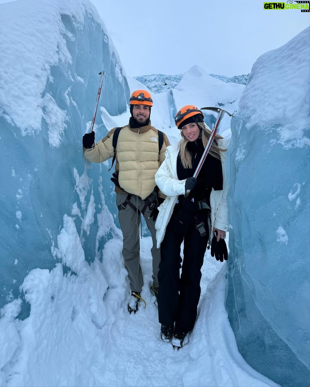 Jessica Thivenin Instagram - ICE WORLD ❄️🇮🇸 📍Katla ice cave 📍Skaftafell (Falljökull glacier) 📍Diamond Beach Iceland
