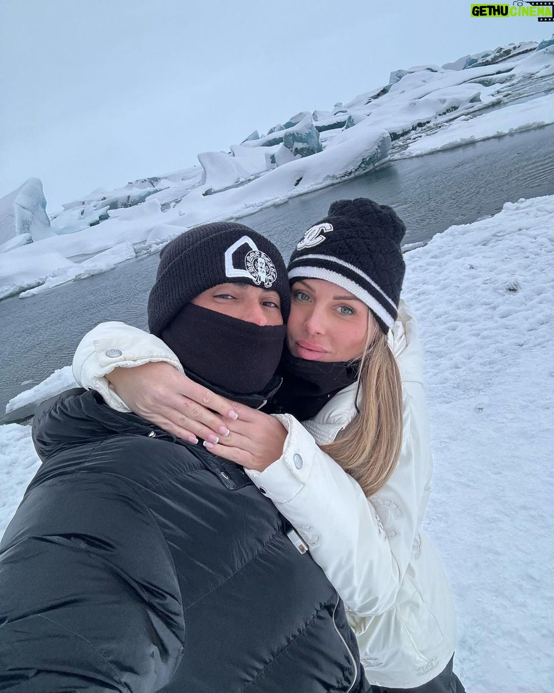 Jessica Thivenin Instagram - ICE WORLD ❄️🇮🇸 📍Katla ice cave 📍Skaftafell (Falljökull glacier) 📍Diamond Beach Iceland