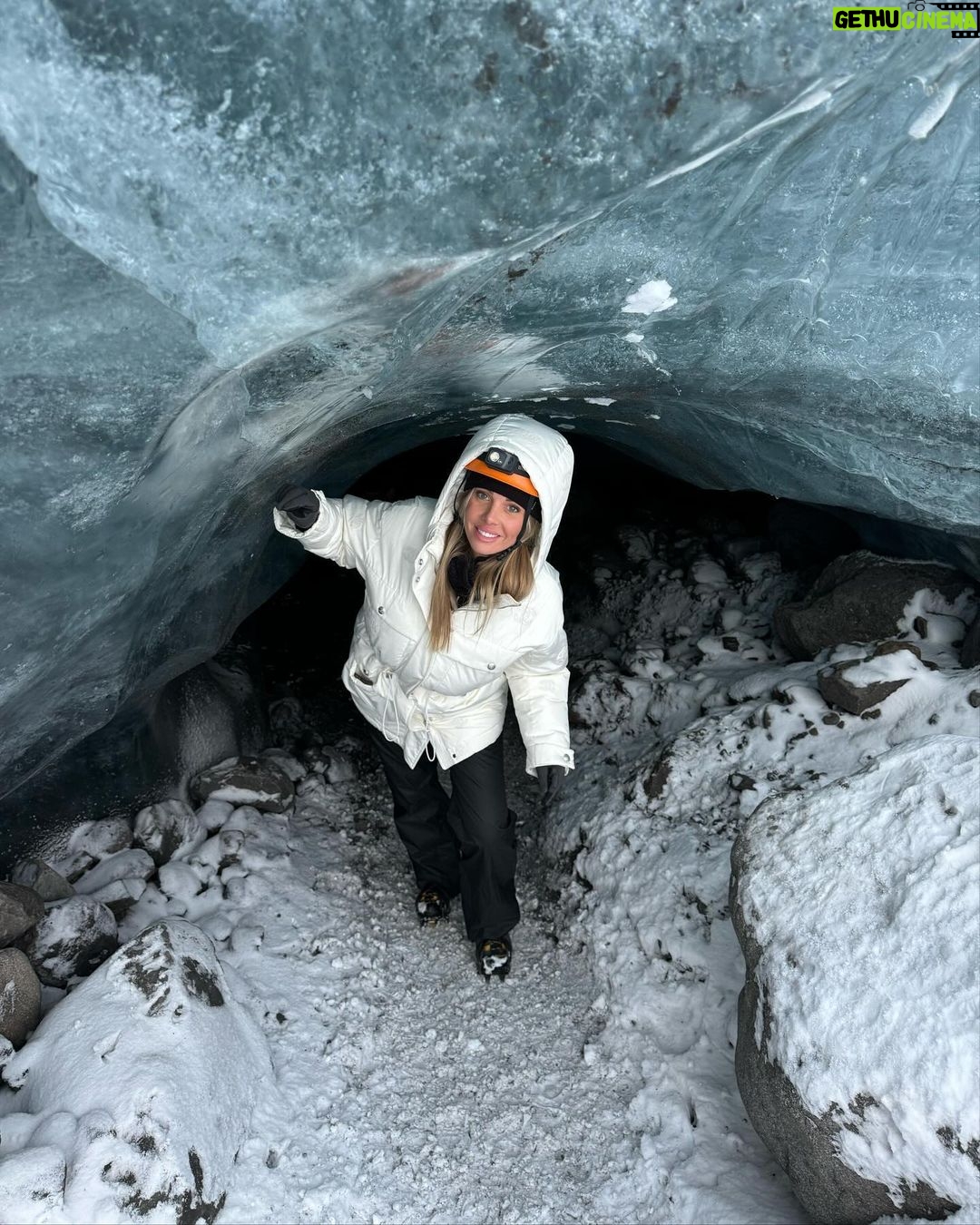 Jessica Thivenin Instagram - ICE WORLD ❄️🇮🇸 📍Katla ice cave 📍Skaftafell (Falljökull glacier) 📍Diamond Beach Iceland