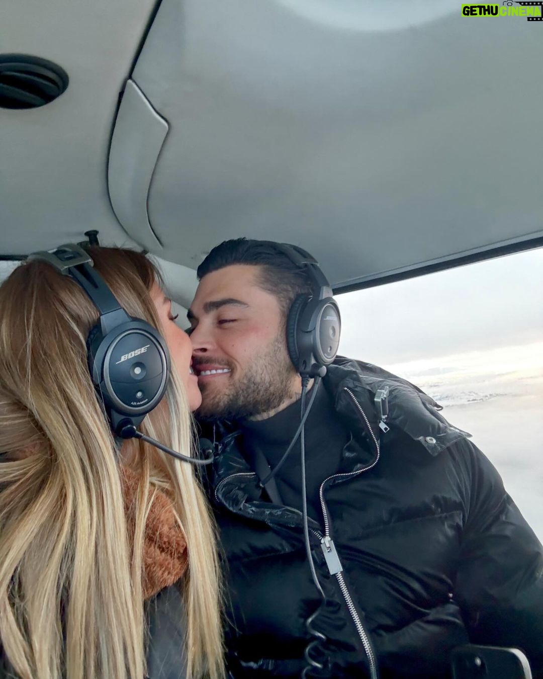 Jessica Thivenin Instagram - I C E L A N D 🇮🇸 Ce n’est que le dĂ©but et pourtant nous en prenons dĂ©jĂ plein la vue. ÉTAPE 1 nous sommes a 📍ReykjavĂk. pour ce voyage, nous avons fait confiance Ă @tourlane spĂ©cialiste en ligne des voyages personnalisĂ©s. Avec mon code: JESSTHIB200 vous bĂ©nĂ©ficiez d’un devis gratuit et de -200 € sur votre voyage. Collaboration commerciale ReykjavĂk, Iceland