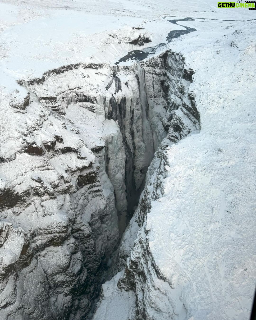 Jessica Thivenin Instagram - I C E L A N D 🇮🇸 Ce n’est que le dĂ©but et pourtant nous en prenons dĂ©jĂ plein la vue. ÉTAPE 1 nous sommes a 📍ReykjavĂk. pour ce voyage, nous avons fait confiance Ă @tourlane spĂ©cialiste en ligne des voyages personnalisĂ©s. Avec mon code: JESSTHIB200 vous bĂ©nĂ©ficiez d’un devis gratuit et de -200 € sur votre voyage. Collaboration commerciale ReykjavĂk, Iceland