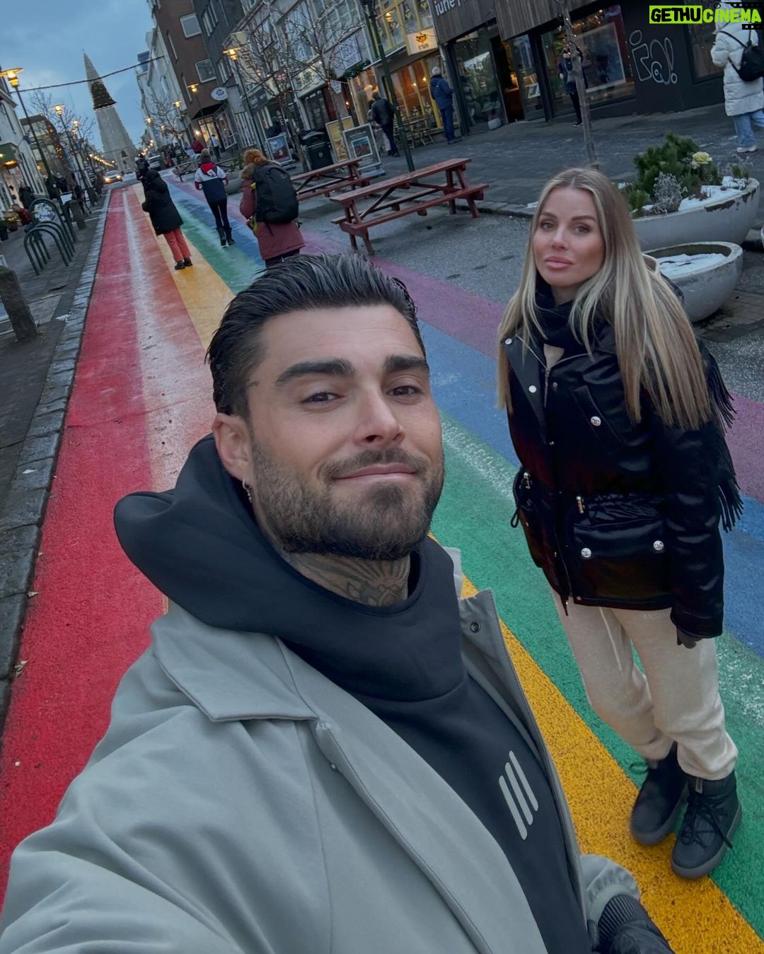 Jessica Thivenin Instagram - I C E L A N D 🇮🇸 Ce n’est que le dĂ©but et pourtant nous en prenons dĂ©jĂ plein la vue. ÉTAPE 1 nous sommes a 📍ReykjavĂk. pour ce voyage, nous avons fait confiance Ă @tourlane spĂ©cialiste en ligne des voyages personnalisĂ©s. Avec mon code: JESSTHIB200 vous bĂ©nĂ©ficiez d’un devis gratuit et de -200 € sur votre voyage. Collaboration commerciale ReykjavĂk, Iceland