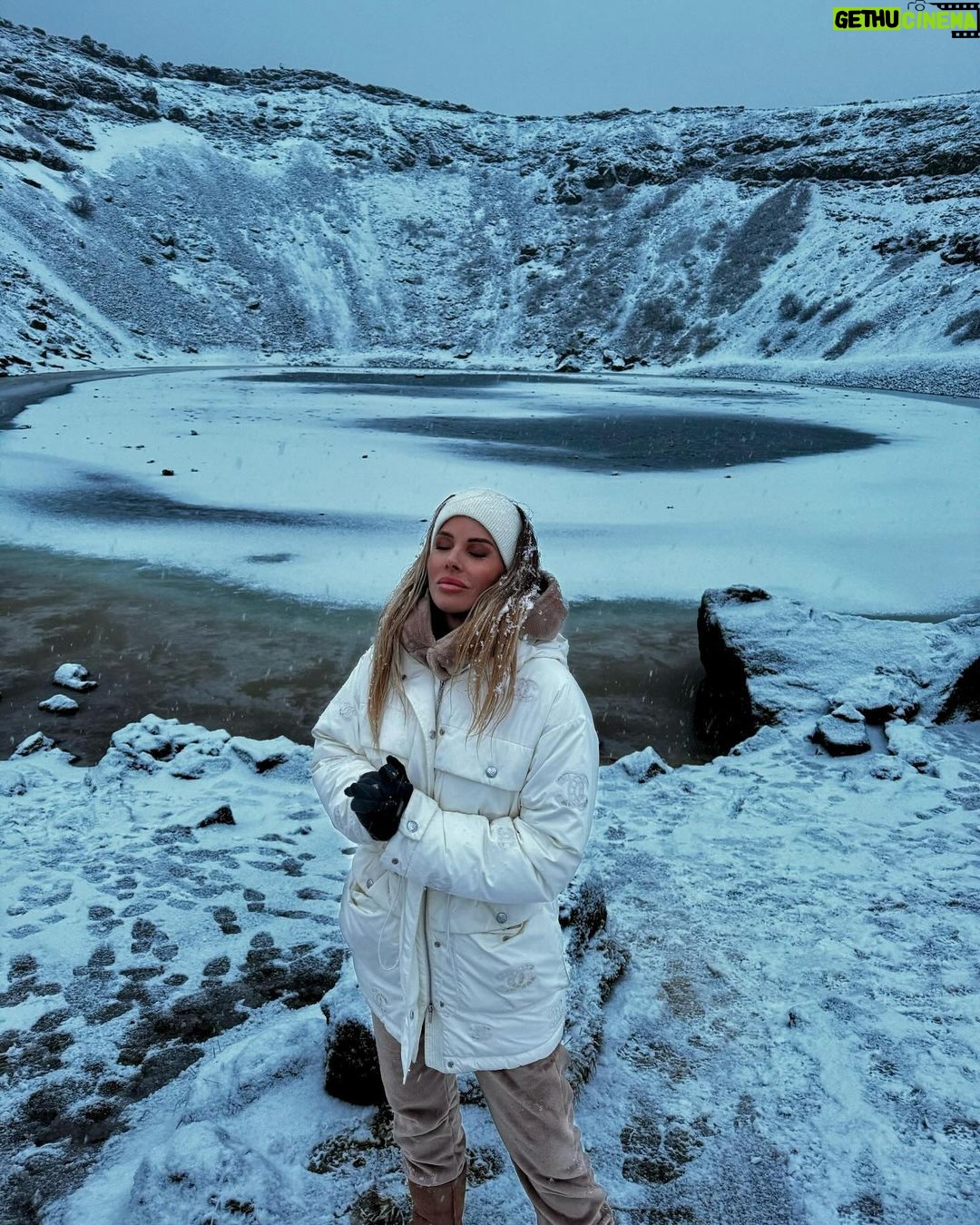 Jessica Thivenin Instagram - Greatful about today 📍Kerid Crater 📍Gullfoss 📍Geysir Golden Circle, Iceland