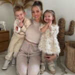 Jessica Thivenin Instagram - It’s MY BIRTHDAY 🎈🎂 🎉 34 ans le temps passe trop vite! Bientôt 10 ans que je partage ma vie avec vous ! Je vous remercie à tous d’être là au quotidien , c’est vraiment avec beaucoup d’amour que je partage avec vous mon évolution, ma vie … je suis tellement comblée d’amour et de bonheur, merci à mon mari, mes enfants, ma famille, mes amis , mes copains et vous Merci je vous aime ! ♥️
