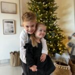 Jessica Thivenin Instagram - Nous vous souhaitons, un Joyeux Noël 🎄🎅🏼 En espérant que vous avez profité de vos proches. On vous embrasse fort! ♥️ La famille Garcia ✨